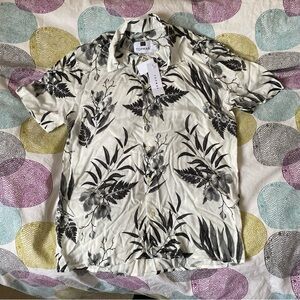 Topshop • Tropical Pattern Short Sleeve Button Up Shirt